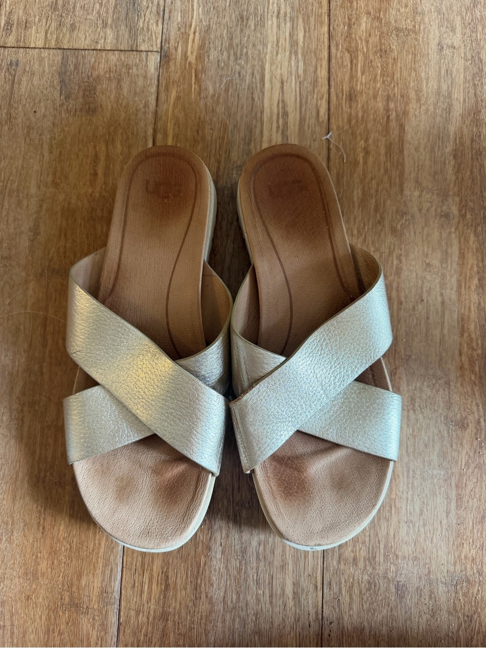 UGG • Women's Metallic Crisscross Slide Sandals - Silver